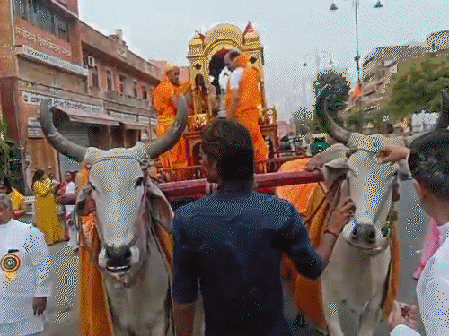 बिजनेस छोड़ यूपी के व्यापारी ने ली दीक्षा