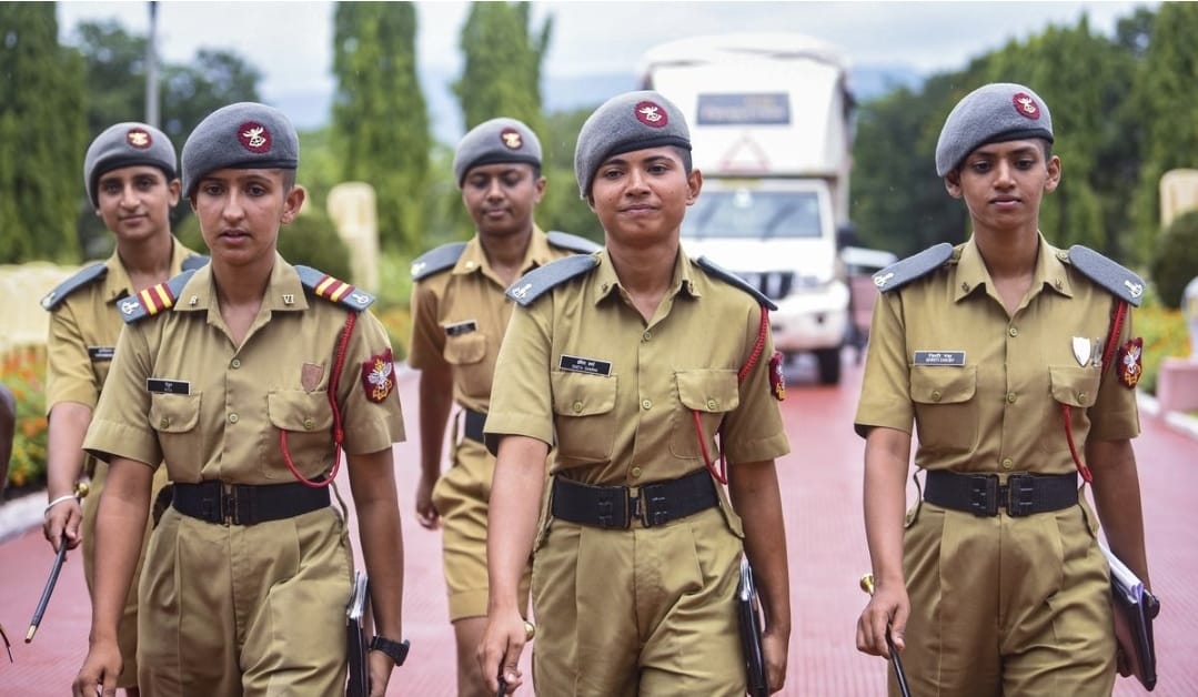 एनडीए से उभरीं रक्षक वीरांगनाएं: समता की ऐतिहासिक दस्तक ....  कर्नल देव आनंद लोहमारोड.....