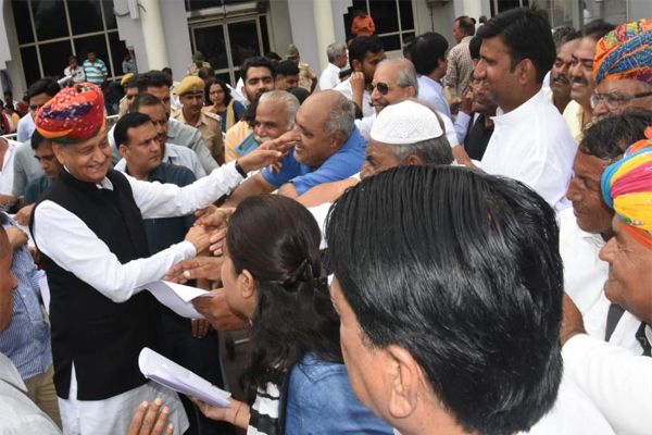 श्री अशोक गेहलोत जी ने दिल्ली विधानसभा चुनाव मे भागीदारी साझा करने का मानस बताया